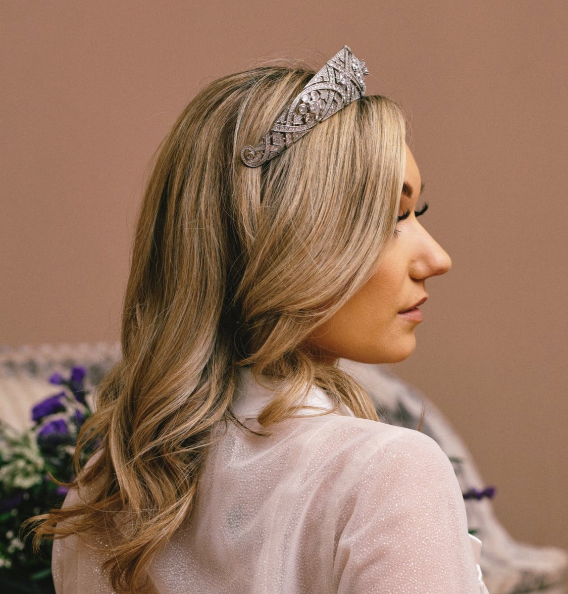 How to Put a Bandeau in the Hair : Tips for Styling Hair 